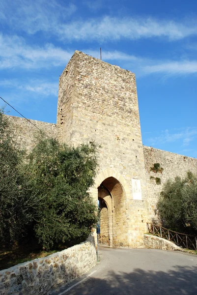 Porta da cidade de Monteriggioni — Fotografia de Stock