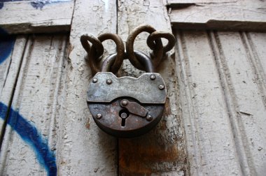 eski büyük asma kilit