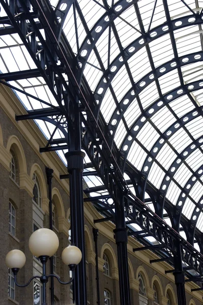 Η οροφή του Galleria το σανό — Φωτογραφία Αρχείου