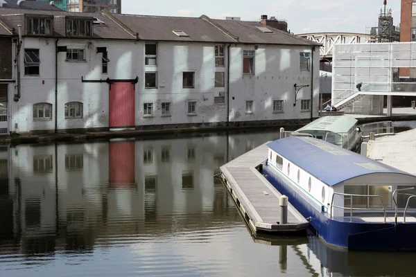 Ein Binnenschiff — Stockfoto