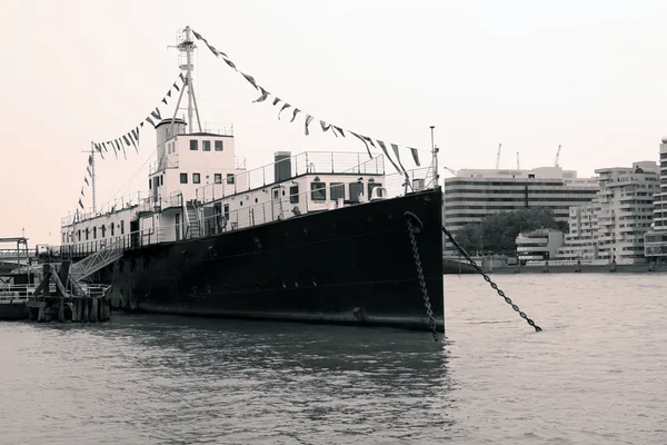 Корабль на Темзе — стоковое фото