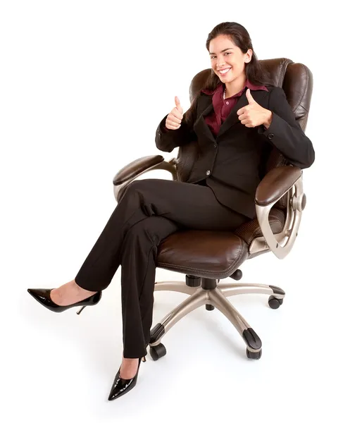 Üzletasszony ül a széken — Stock Fotó