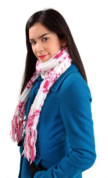 Vacker kvinna bär en scarf — Stockfoto