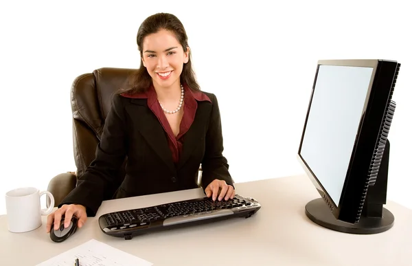 Бізнес-леді сидить на своєму столі — стокове фото