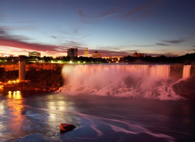 Sadece güneş doğmadan önce Niagara Şelalesi ABD