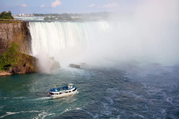 Niagara falls en meid van de mist — Stockfoto