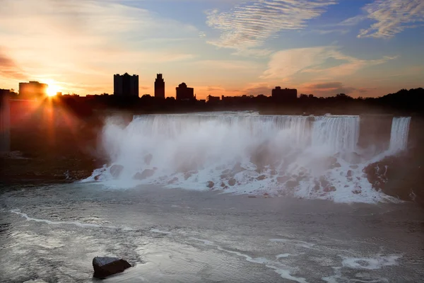 Niagara falls usa på sunrise — Stockfoto