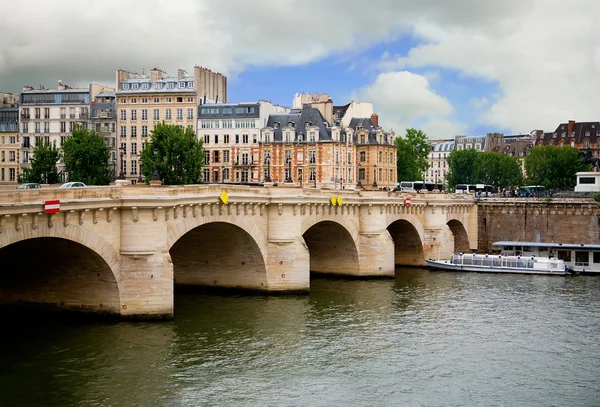 Мост Нёф, Париж, Франция — стоковое фото