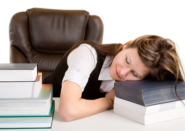 Wyczerpany uczeń śpi na jej książki — Zdjęcie stockowe