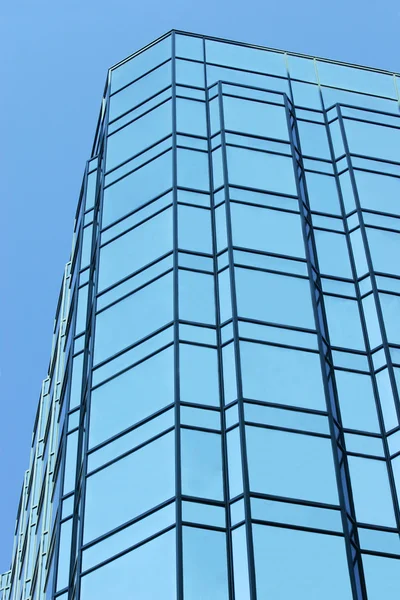 Glas kontorsbyggnad — Stockfoto