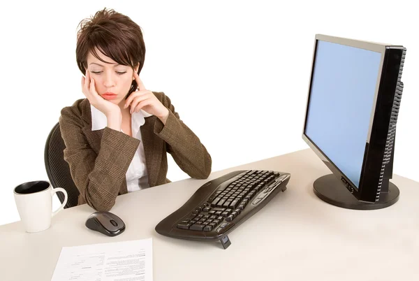 Geschäftsfrau arbeitet an ihrem Schreibtisch — Stockfoto