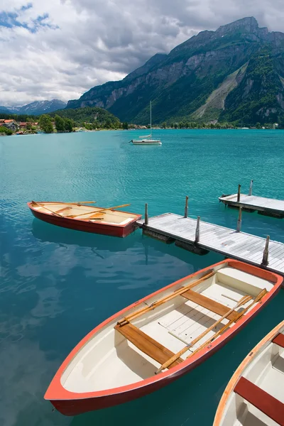 Rowboats για λίμνη brienz, Ελβετία — Φωτογραφία Αρχείου