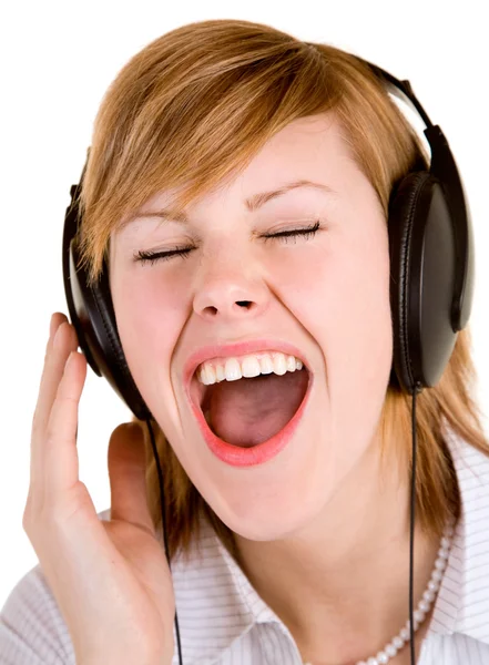 Lyssna på musik med hörlurar — Stockfoto