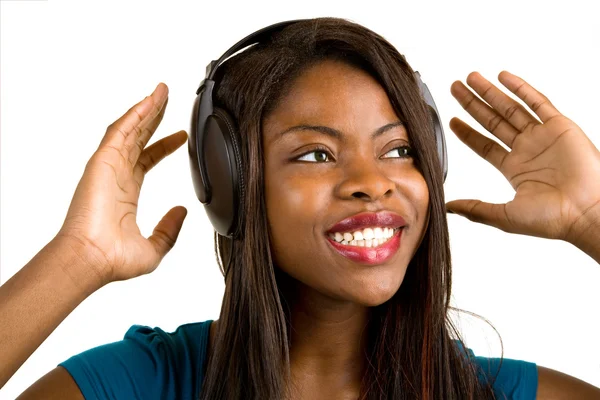 Afryki amerykański pani słuchanie muzyki — Zdjęcie stockowe