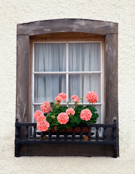 老欧洲木窗口 — 图库照片