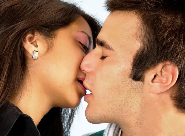 Çift öpüşme — Stok fotoğraf