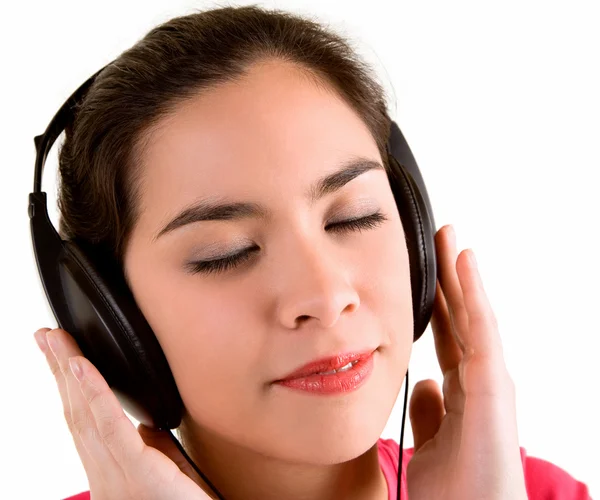 Lyssna på musik med hörlurar — Stockfoto