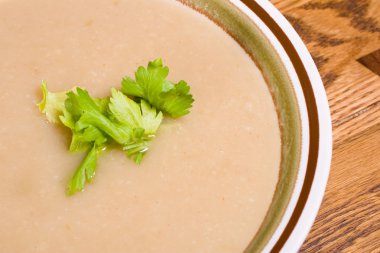 sopa de raíz de apio