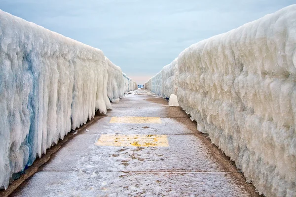 Punto de fuga de hielo —  Fotos de Stock
