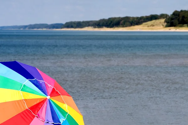 Spiaggia con ombrellone Immagine Stock