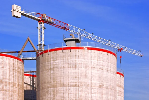 Crane and silos — Stock Photo, Image