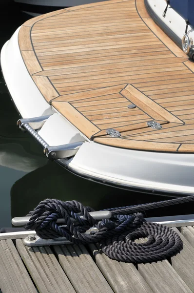 Barco amarrado —  Fotos de Stock