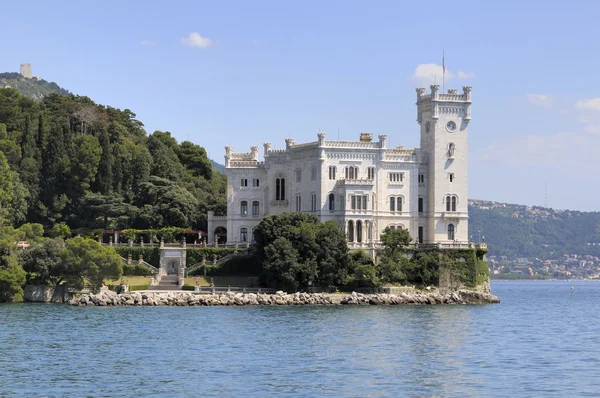 Готель Miramare замок в Трієст (Італія) — стокове фото