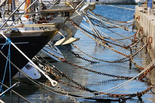 Barcos ancorados — Fotografia de Stock