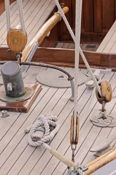 Trä segelbåt — Stockfoto