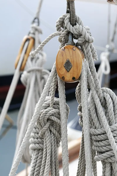 Gamla segelbåt block — Stockfoto