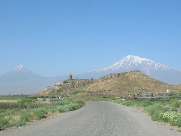 Monasterio y monte ararat, Armenia — Foto de Stock