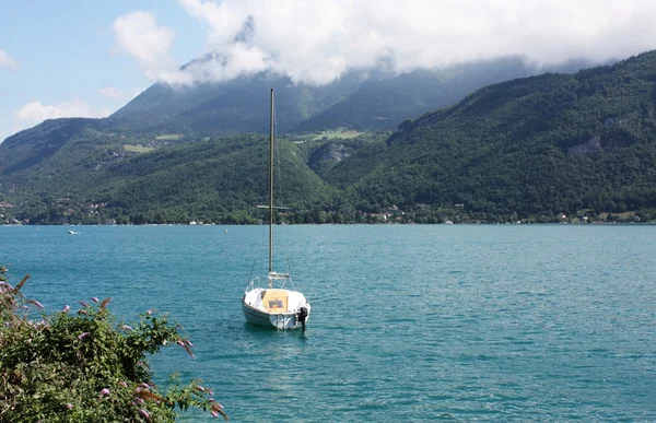 Navegar en Lago Annecy, Francia —  Fotos de Stock