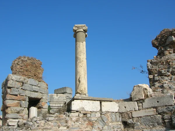Antiguidades colunas em Éfeso, Turquia — Fotografia de Stock