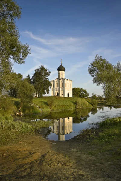 Kilise nerl Nehri üzerinde