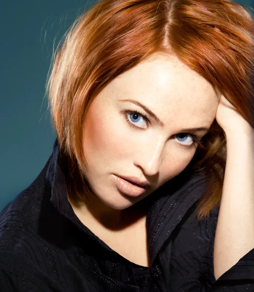 Pályázati vörös hajú nő — Stock Fotó