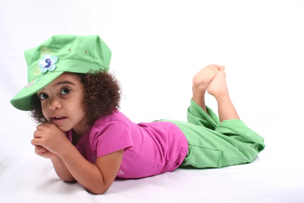 हिरव्या टोपी मध्ये मुलगी — स्टॉक फोटो, इमेज