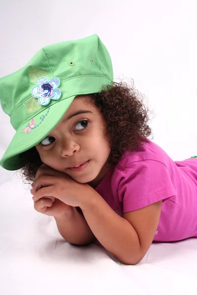 Dívka v zeleném klobouku — Stock fotografie