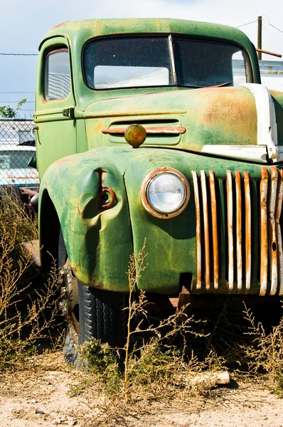 ヘンリーの古いトラックの 1 つ — ストック写真