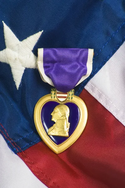 Пурпурне серце на прапорі США — стокове фото