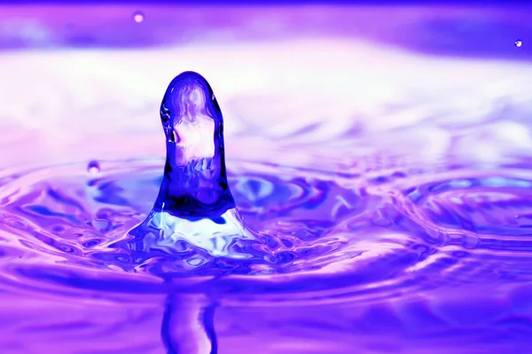 Purple water drop — Stock Photo, Image