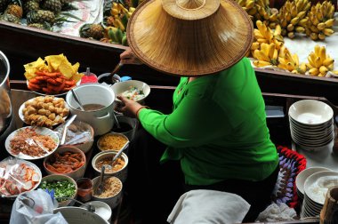 Floating market in thailand clipart