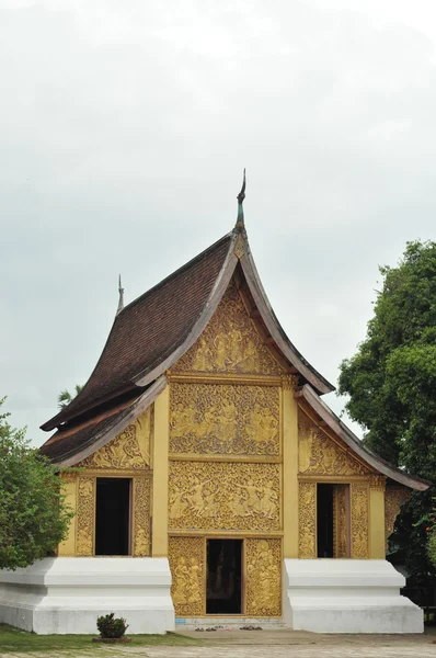 Świątynia buddyjska w luang prabang, laos — Zdjęcie stockowe