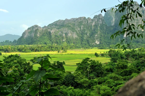 Krajobraz vang vieng, laos — Zdjęcie stockowe