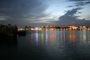 gece modern şehir panoraması.