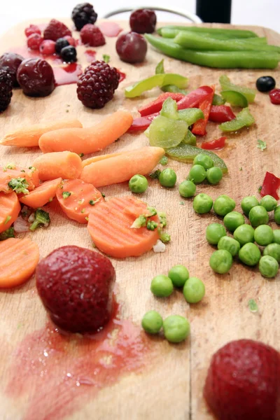 Placa de frutas y verduras . —  Fotos de Stock