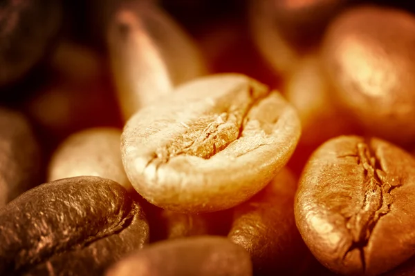 Voňavé smažené kávová zrna — Stock fotografie