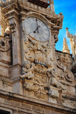 saati ile dini heykel