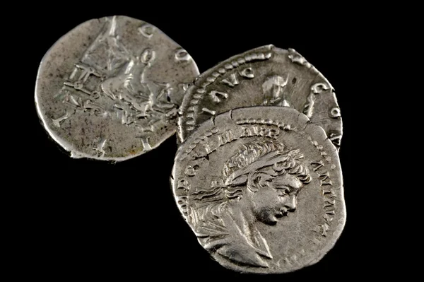 Monedas romanas aisladas —  Fotos de Stock