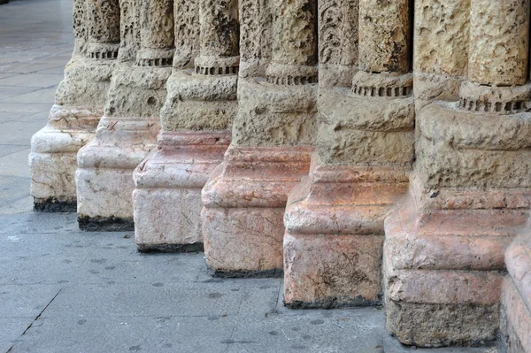 Романские колонны — стоковое фото