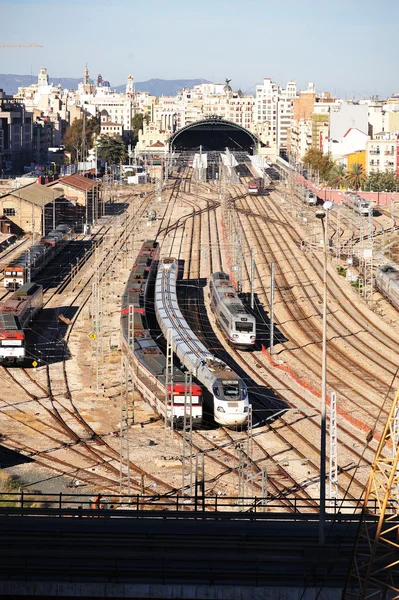 Demiryolları ve tren istasyonuna Panoraması — Stok fotoğraf